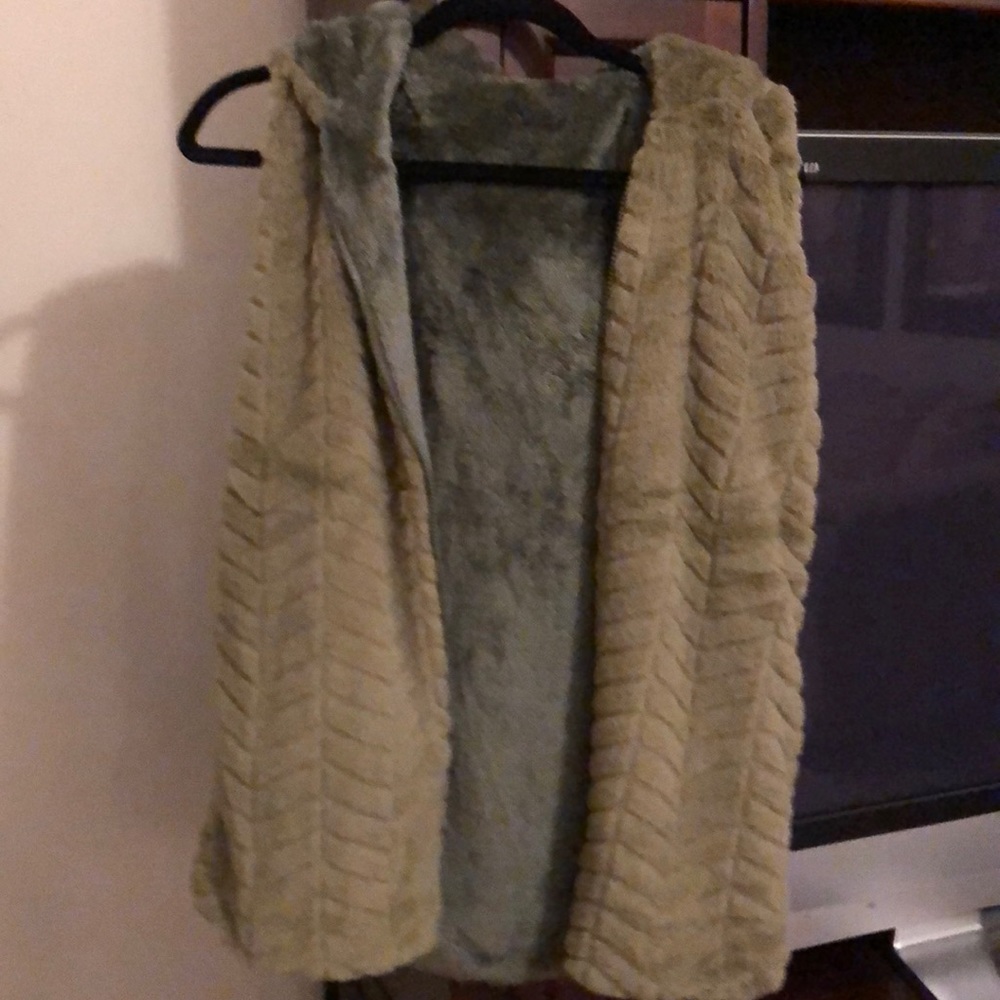 Justin&Taylor Vest with hood